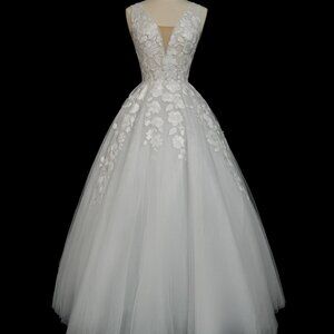 Brand New US 6 Anna Augusta Embroidered Lace Evening Gown